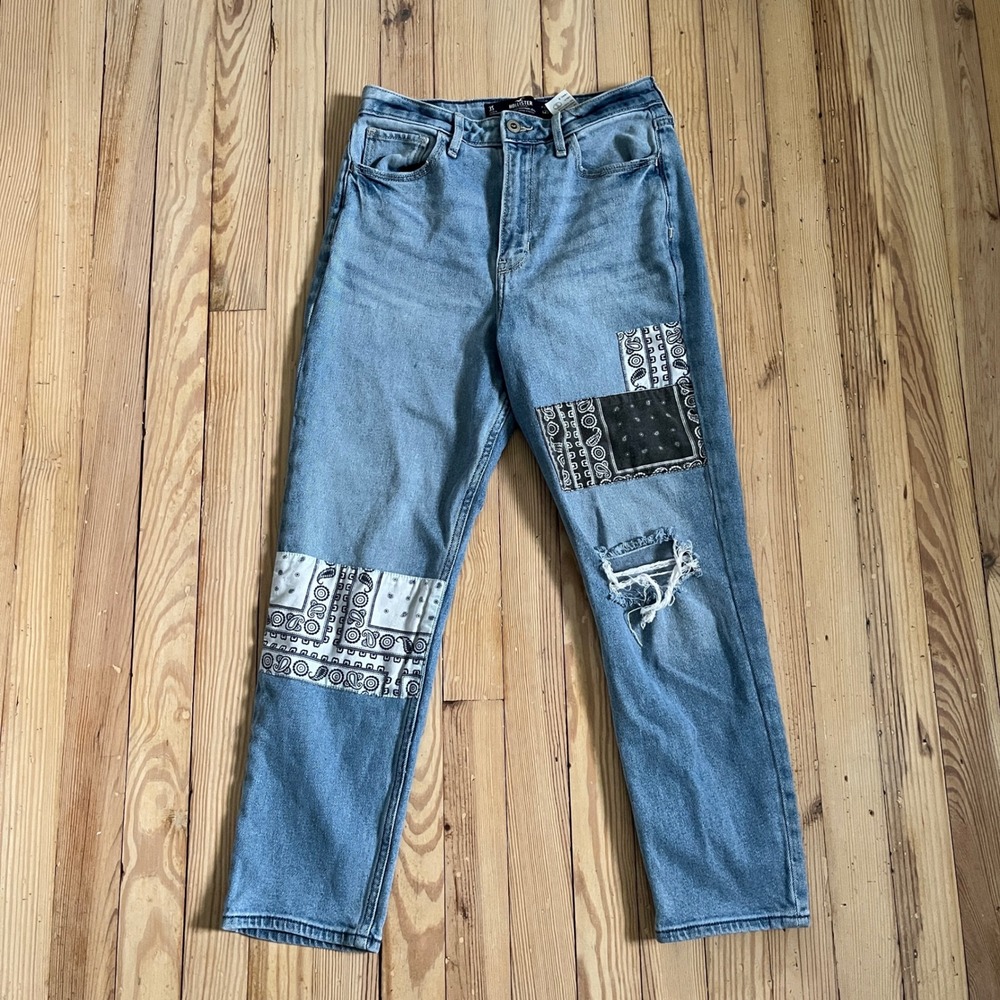 Hollister Ultra High-Rise Mom Jeans Blue Bandana Patchwork Distressed 3S W26 L25